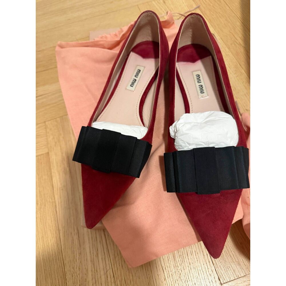 MIU MIU - Red Suede Pointy Toe Flats -  37